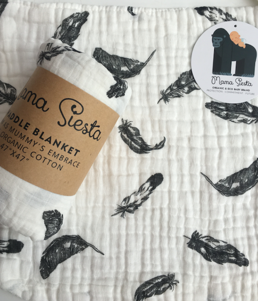 Baby blanket with feather pattern and 'Mama Siesta' label