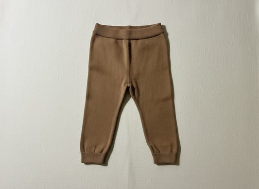 Chai baby leggings on a light gray background